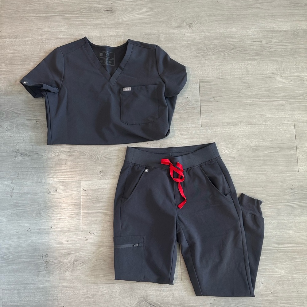 Figs Scrubs in Charcoal